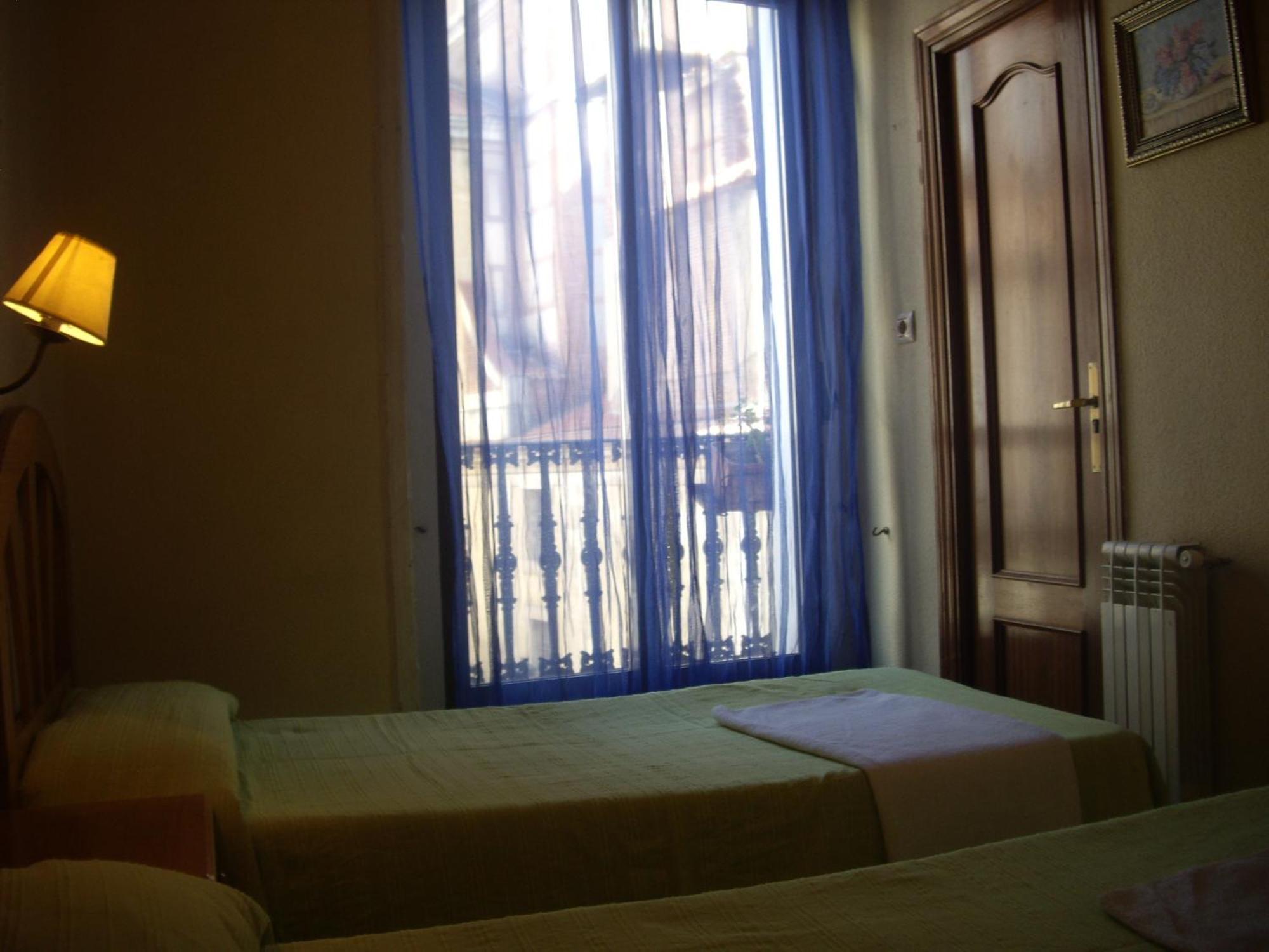 Hostal Pacios Madrid Luaran gambar