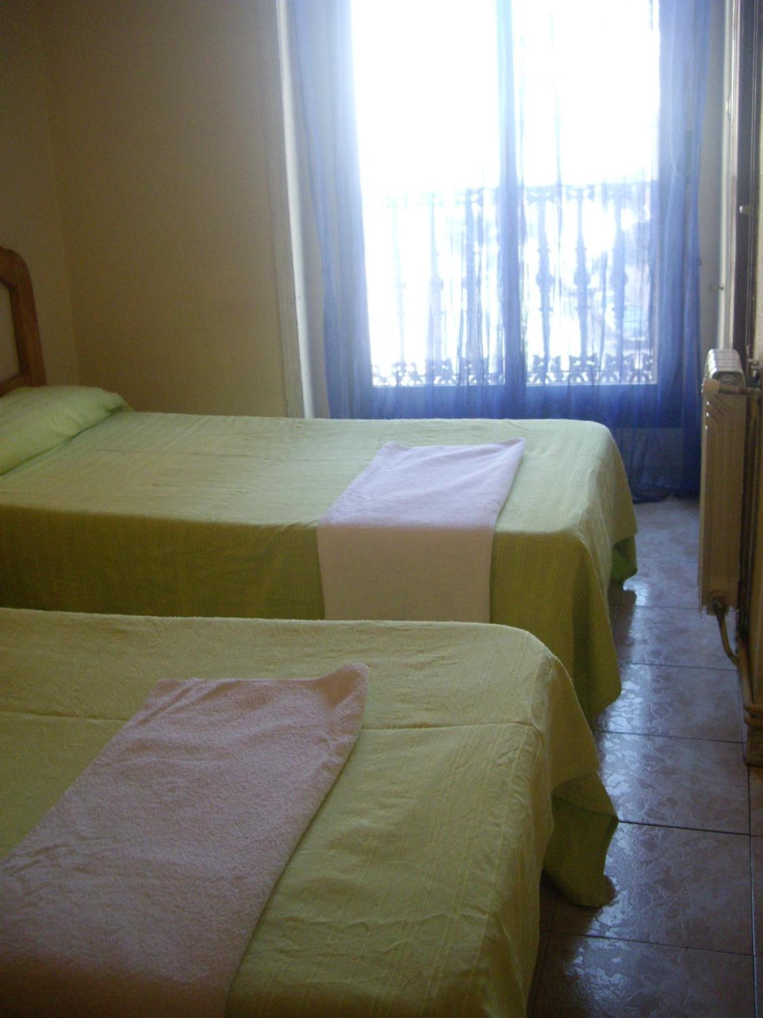 Hostal Pacios Madrid Luaran gambar