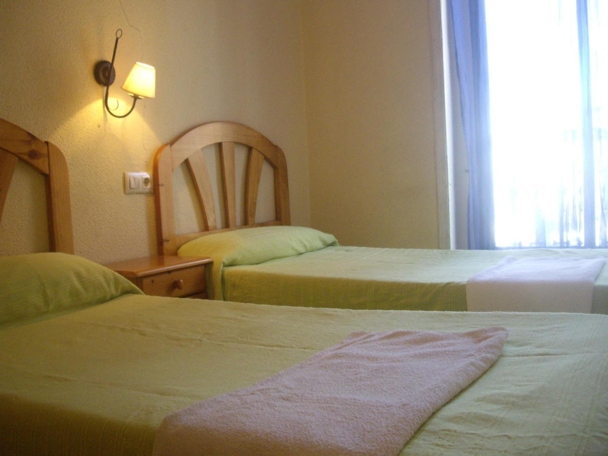 Hostal Pacios Madrid Luaran gambar