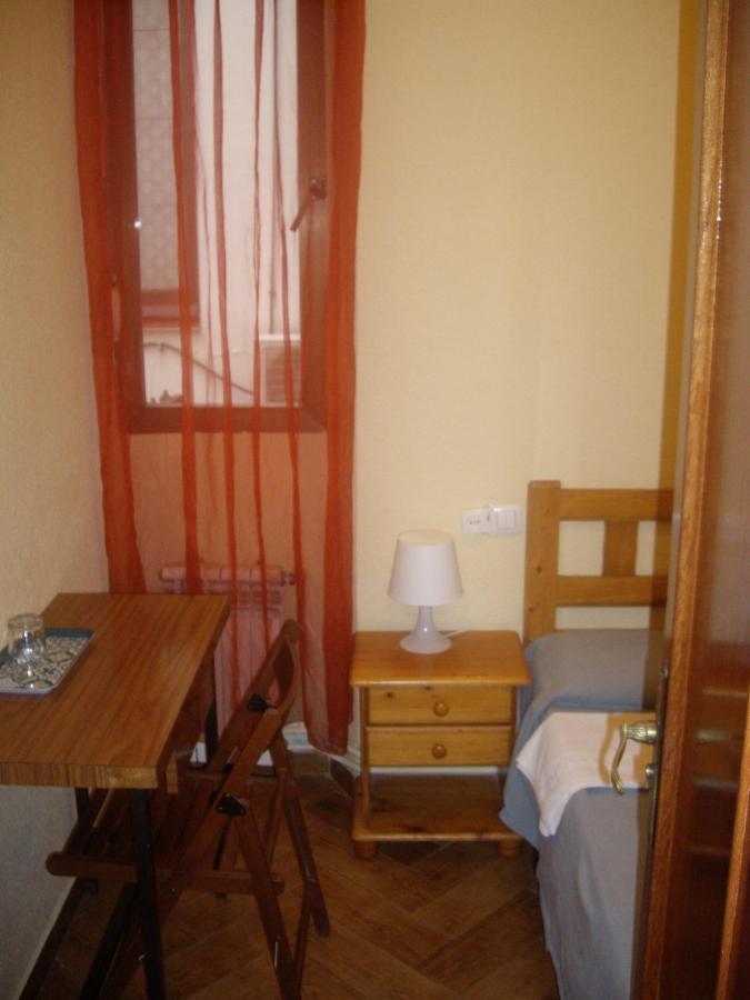 Hostal Pacios Madrid Luaran gambar